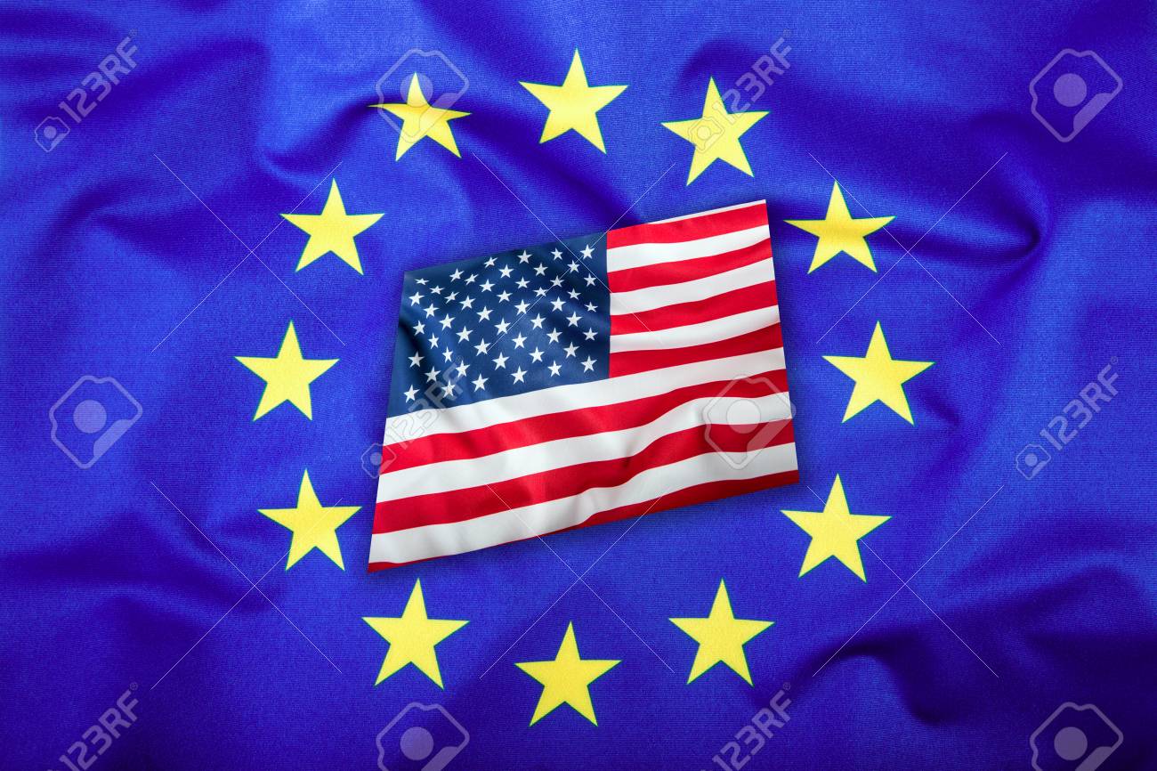 57550558 drapeaux des usa et de l union européenne drapeau américain et drapeau de l ue drapeau à l