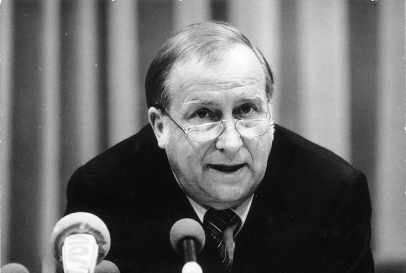 Bundesarchiv Bild 183 1990 0821 025 Detlev Rohwedder Präsident der Treuhandanstalt