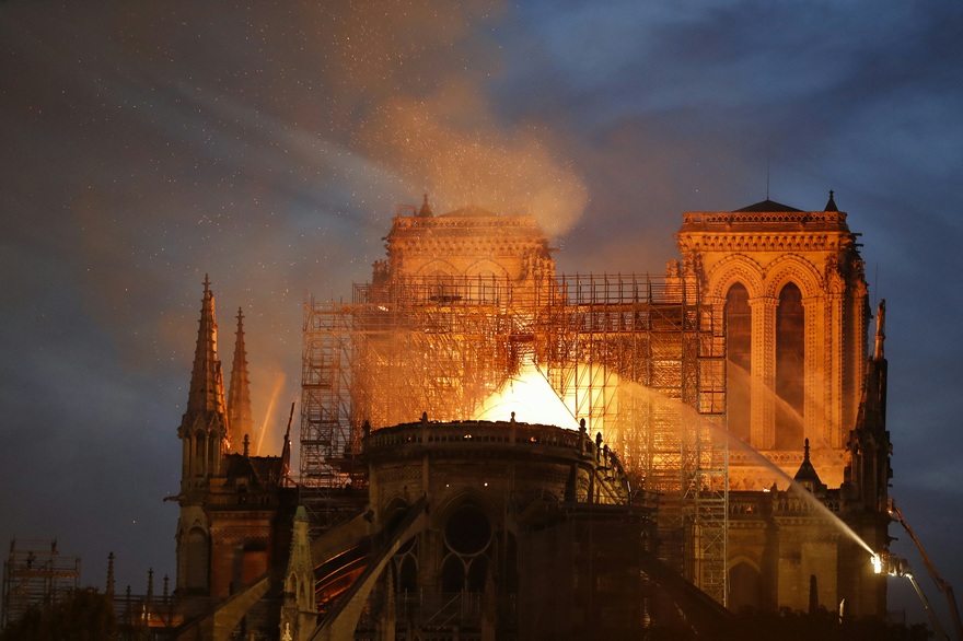 7797436403 l incendie de notre dame de paris le 15 avril 2019